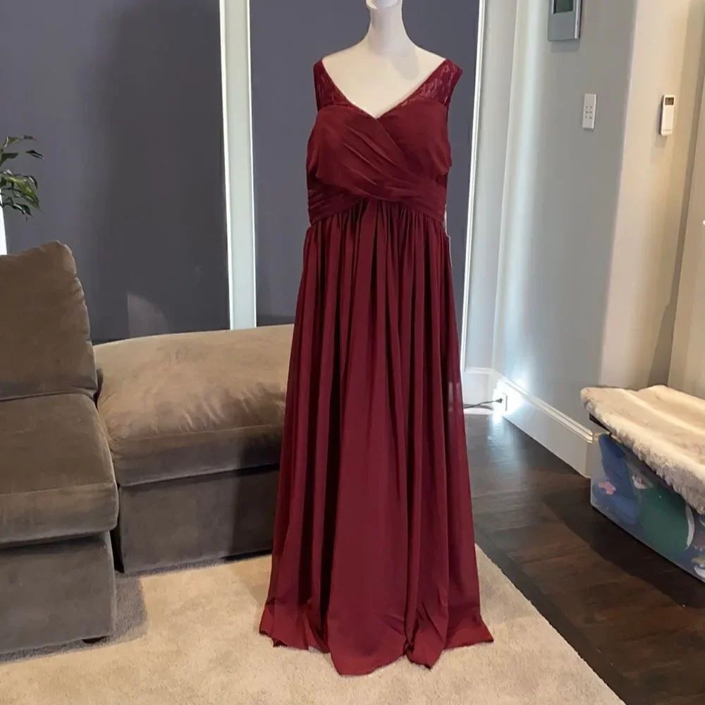 Woman’s A-Line V-Neck Chiffon Prom or Formal Dress Size 18 NWT